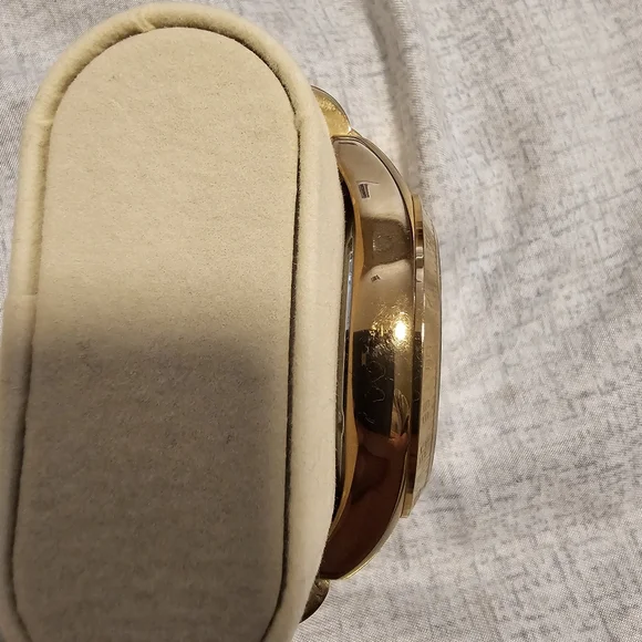 Michael Kors Rose Gold Watch - Picture 4 of 5